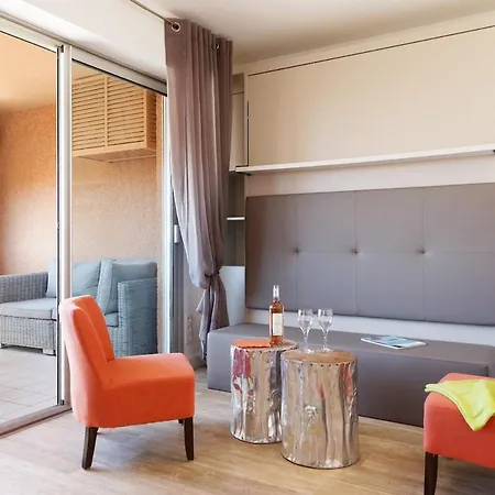 Charming 4 Studio With Pool And Garage شقة